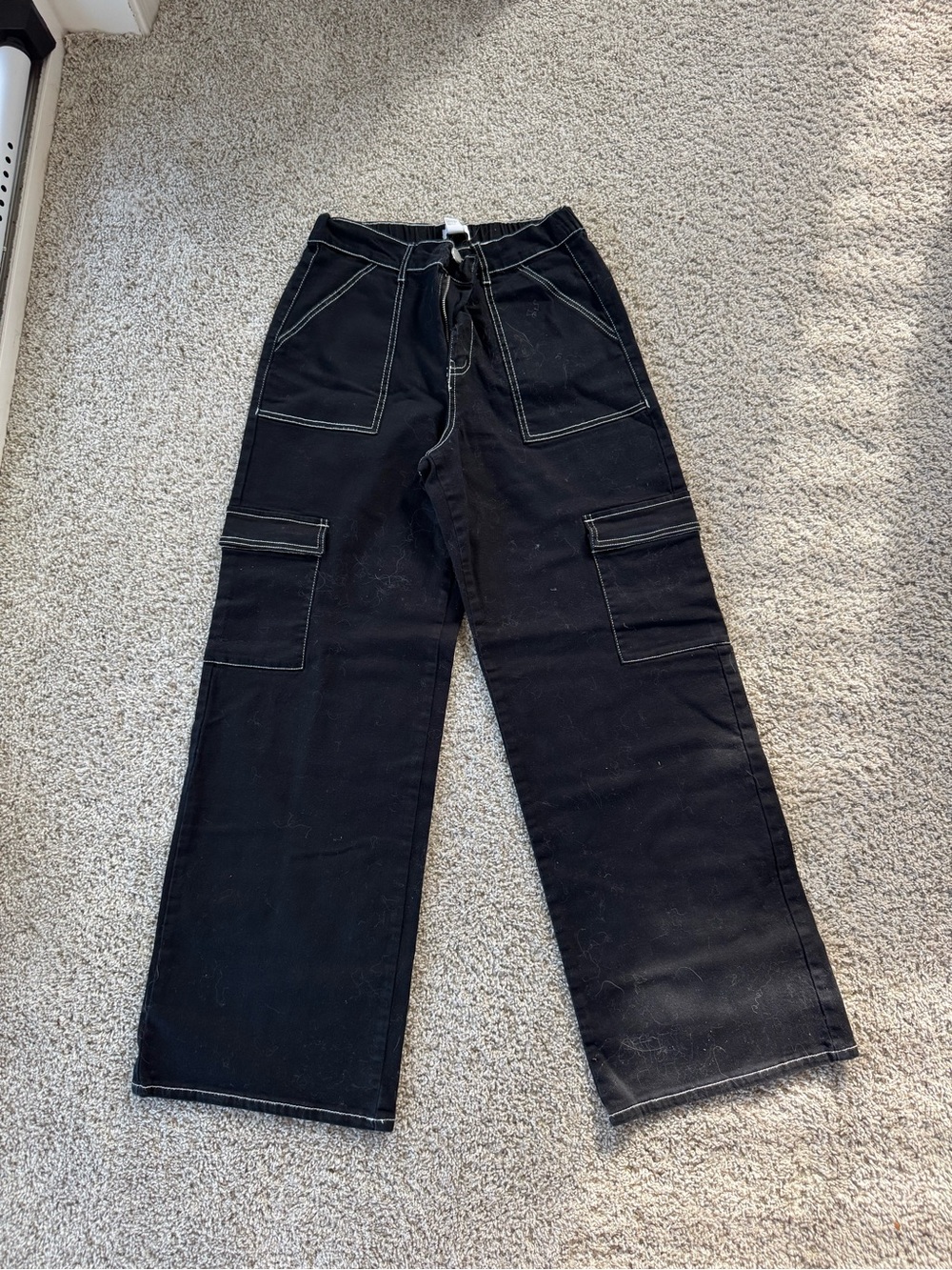 Forever 21 Black Relaxed Wide-Leg Cargo Jeans
